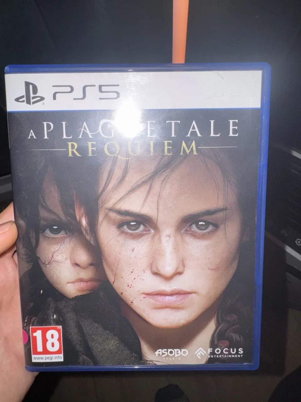 A Plague Tale: Requiem (PS5) okładka wydania pudełkowego, zdjęcie 1