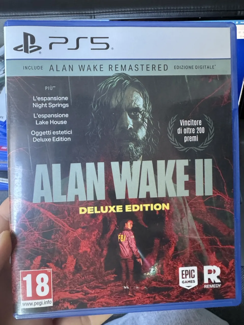 Alan Wake II Deluxe Edition (PS5) okładka wydania pudełkowego, wersja EU, zdjęcie 1