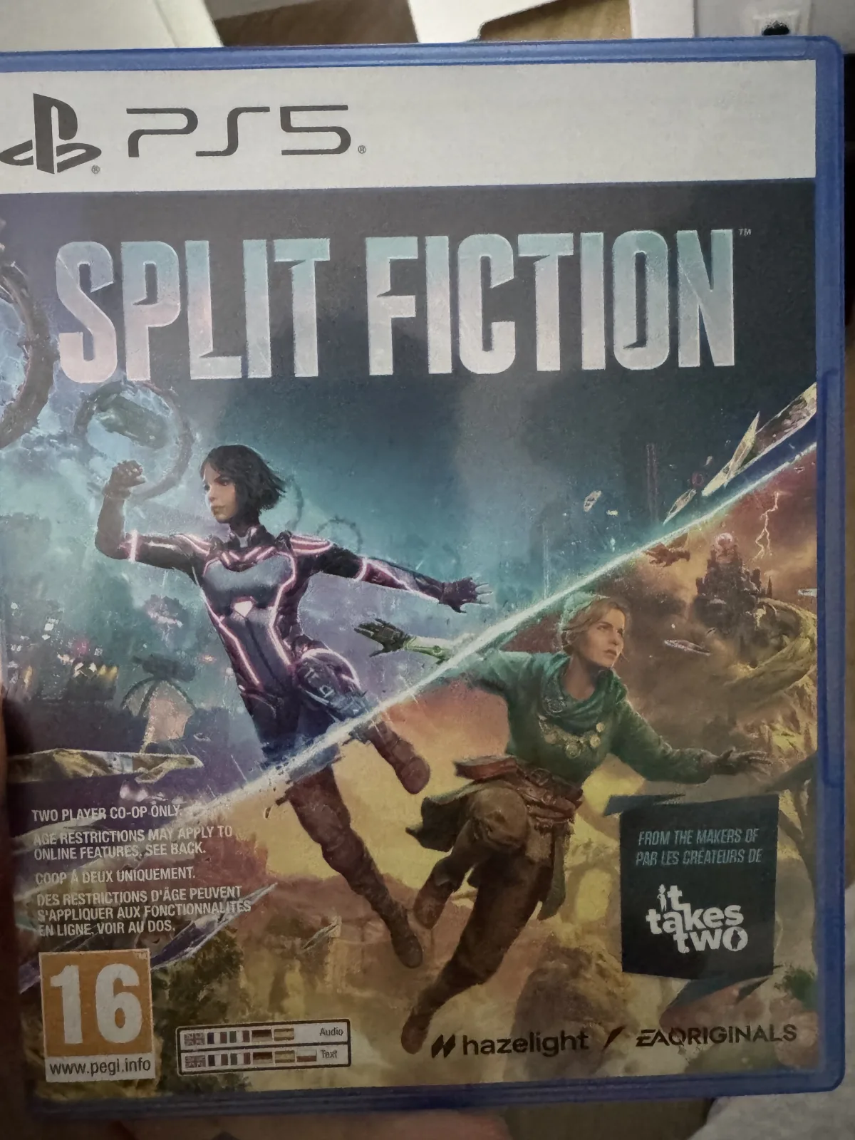 Split Fiction (PS5) okładka wydania pudełkowego, zdjęcie 1