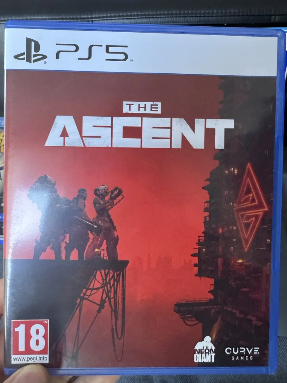 The Ascent (PS5) okładka wydania pudełkowego, zdjęcie 1